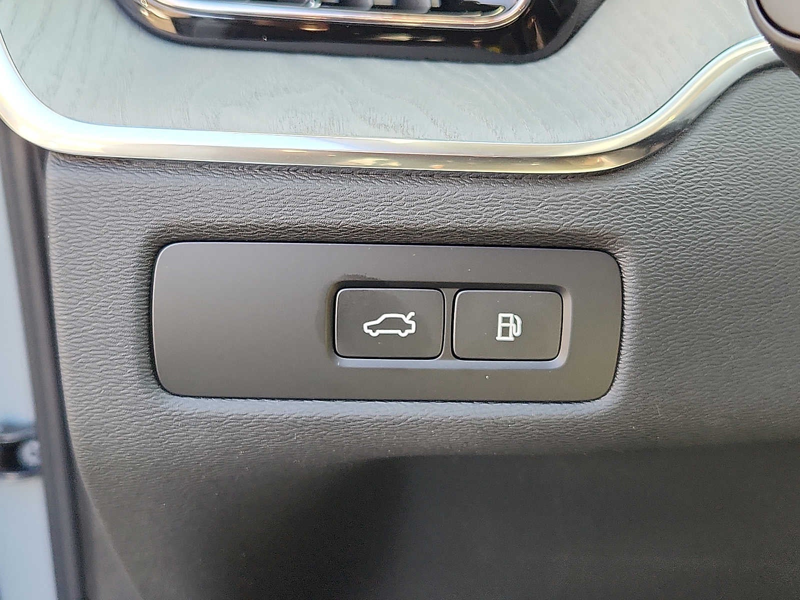 2025 Volvo XC60 Plug-In Hybrid Plus