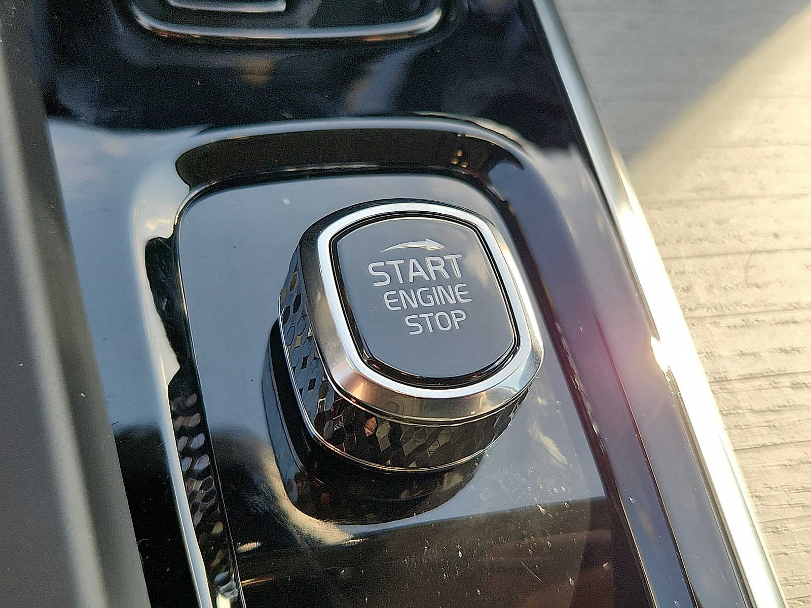 2025 Volvo XC60 Plug-In Hybrid Plus