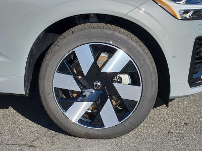 2025 Volvo XC60 Plug-In Hybrid Plus
