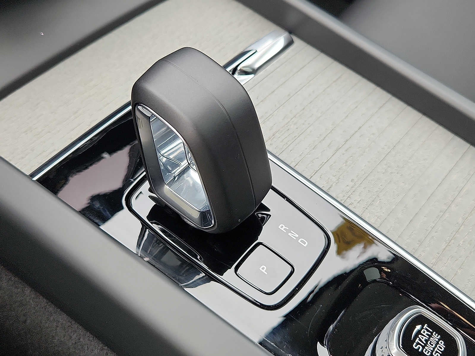 2025 Volvo XC60 Plug-In Hybrid Plus