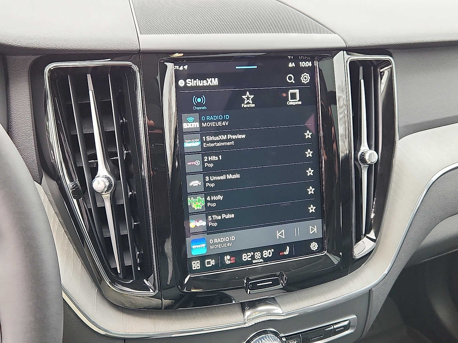 2025 Volvo XC60 Plug-In Hybrid Plus