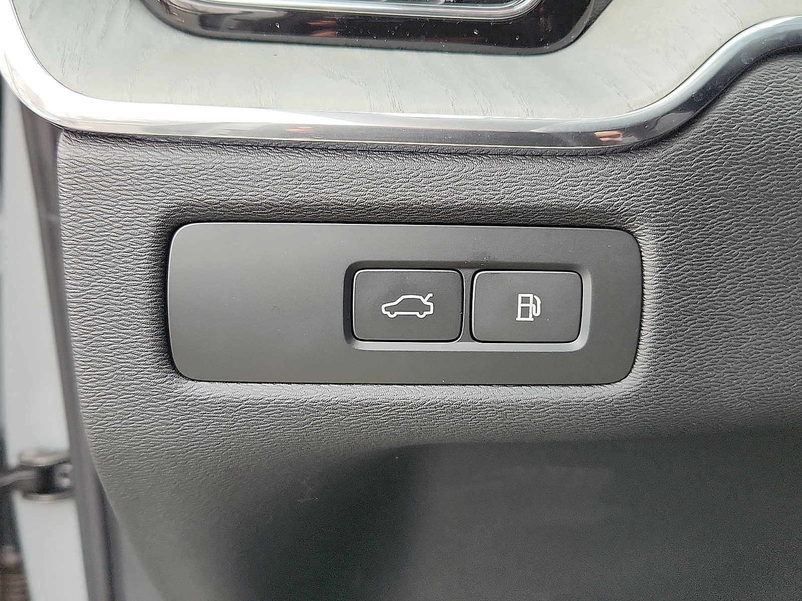 2025 Volvo XC60 Plug-In Hybrid Plus