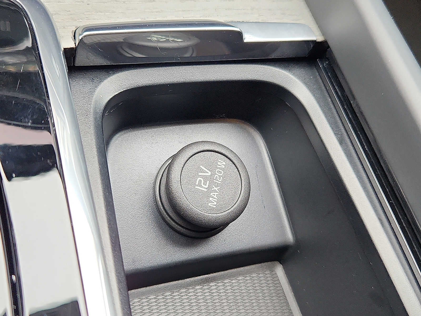 2025 Volvo XC60 Plug-In Hybrid Plus