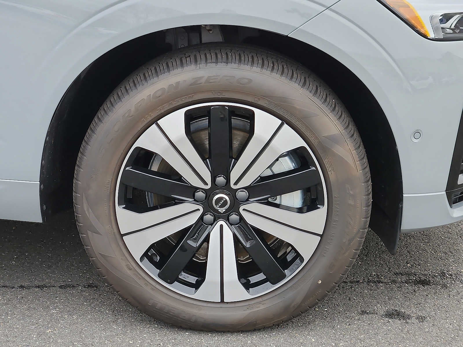 2025 Volvo XC60 Plug-In Hybrid Plus