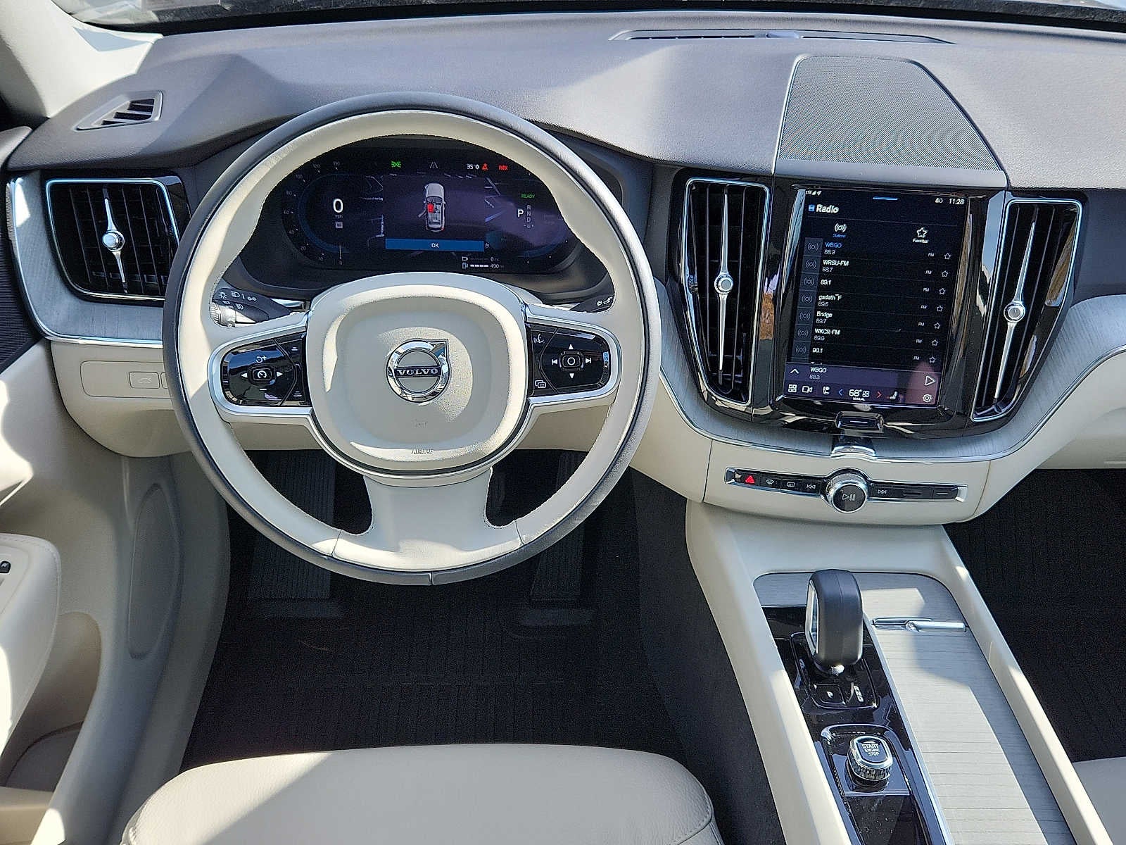 2025 Volvo XC60 Plug-In Hybrid Plus