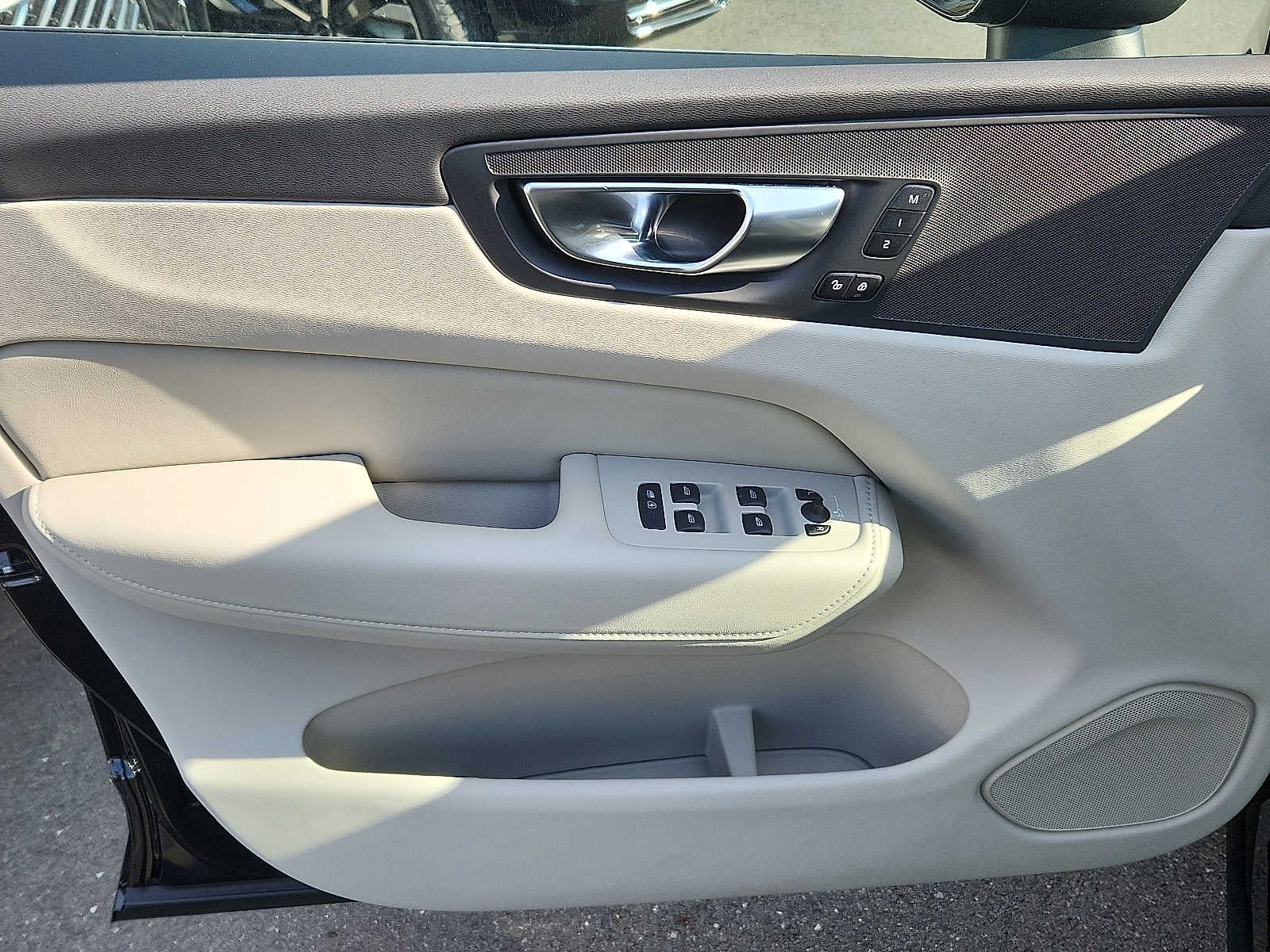 2025 Volvo XC60 Plug-In Hybrid Plus