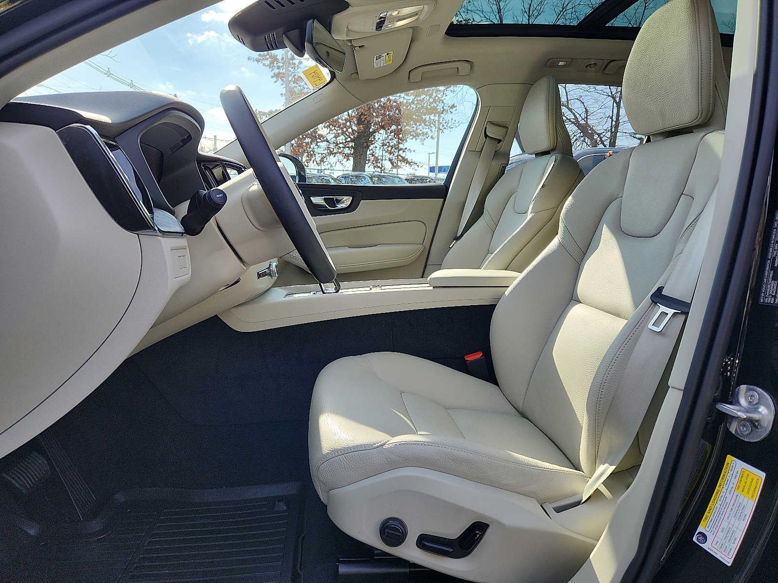 2025 Volvo XC60 Plug-In Hybrid Plus