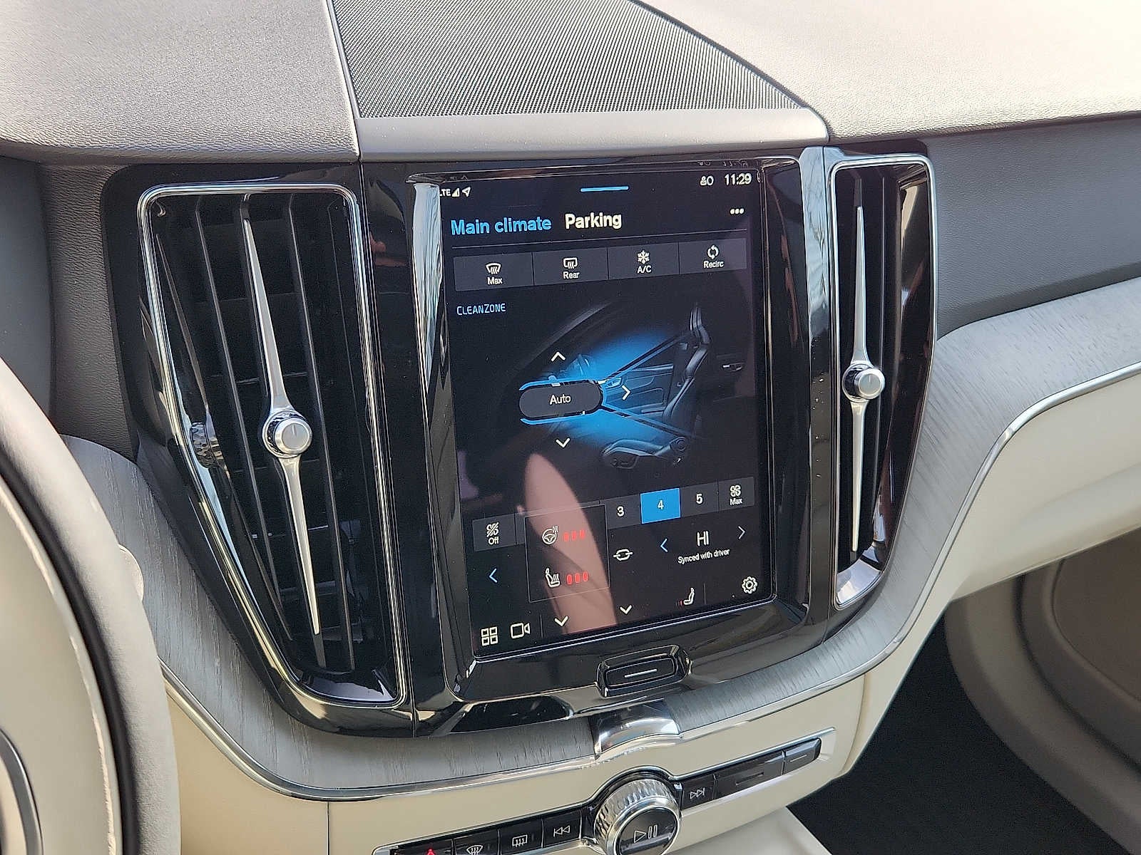 2025 Volvo XC60 Plug-In Hybrid Plus