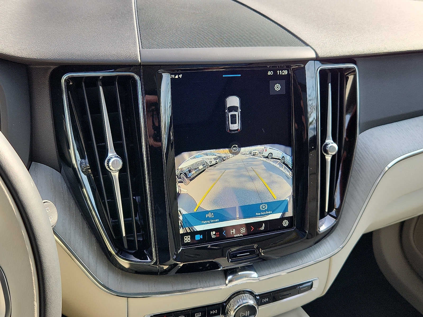 2025 Volvo XC60 Plug-In Hybrid Plus