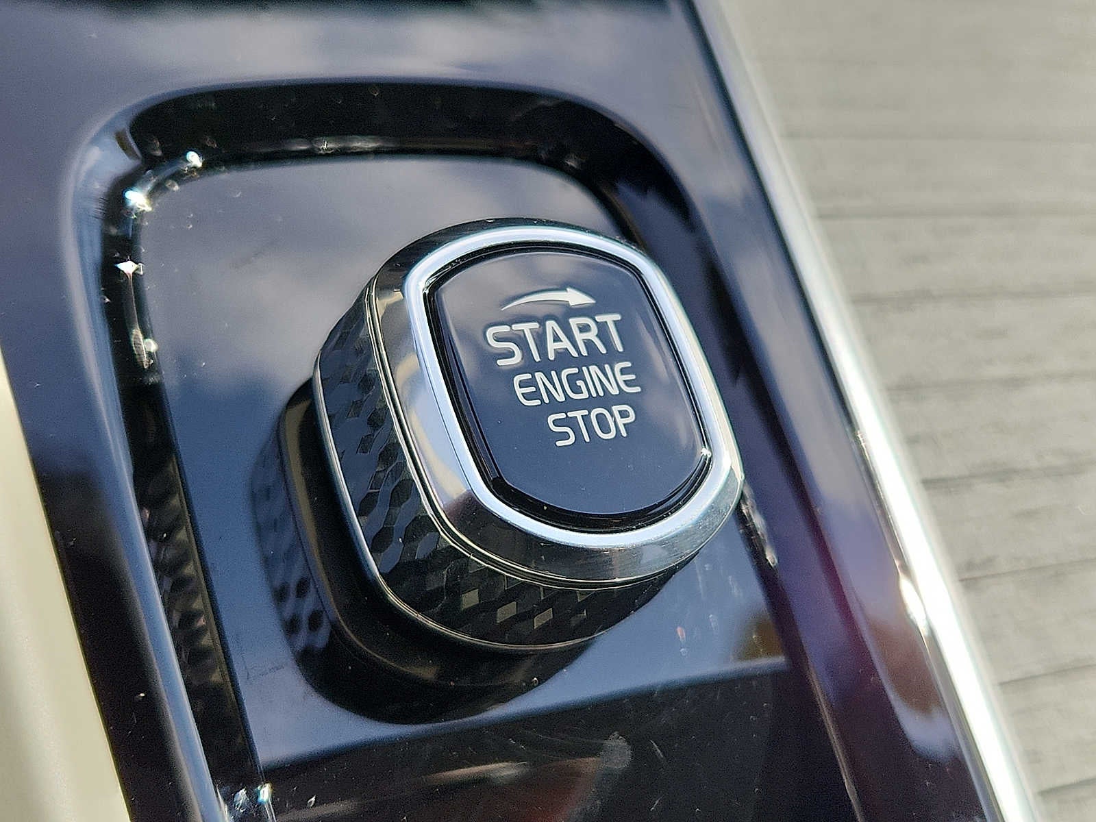 2025 Volvo XC60 Plug-In Hybrid Plus