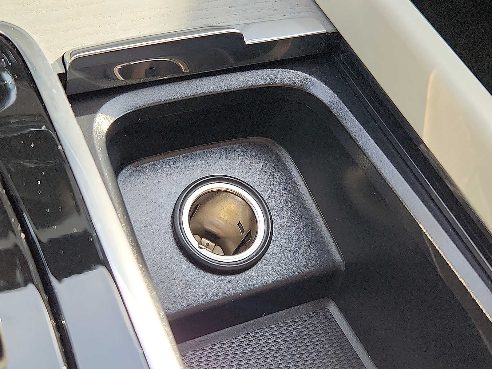 2025 Volvo XC60 Plug-In Hybrid Plus