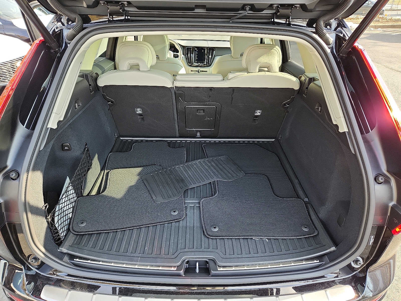 2025 Volvo XC60 Plug-In Hybrid Plus