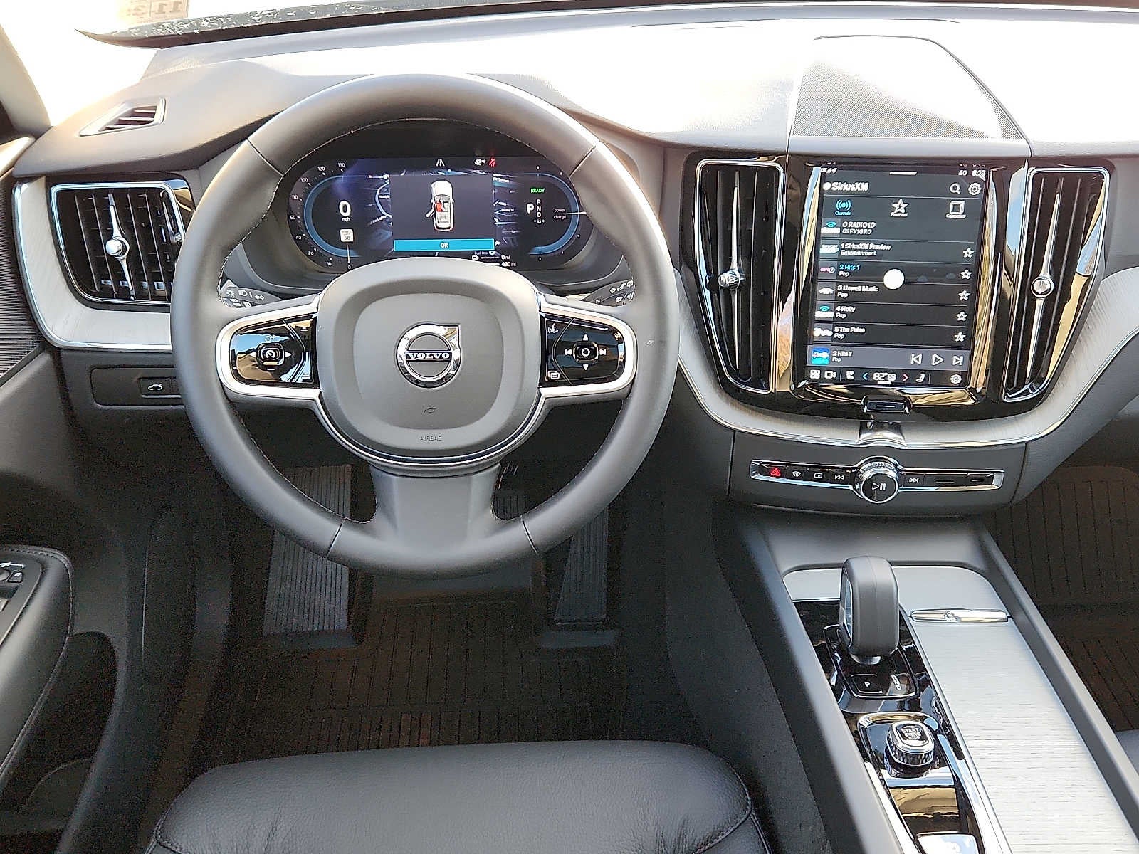 2025 Volvo XC60 Plug-In Hybrid Plus