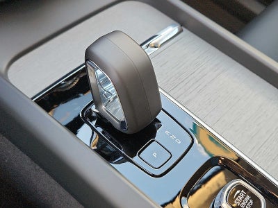 2025 Volvo XC60 Plug-In Hybrid Plus