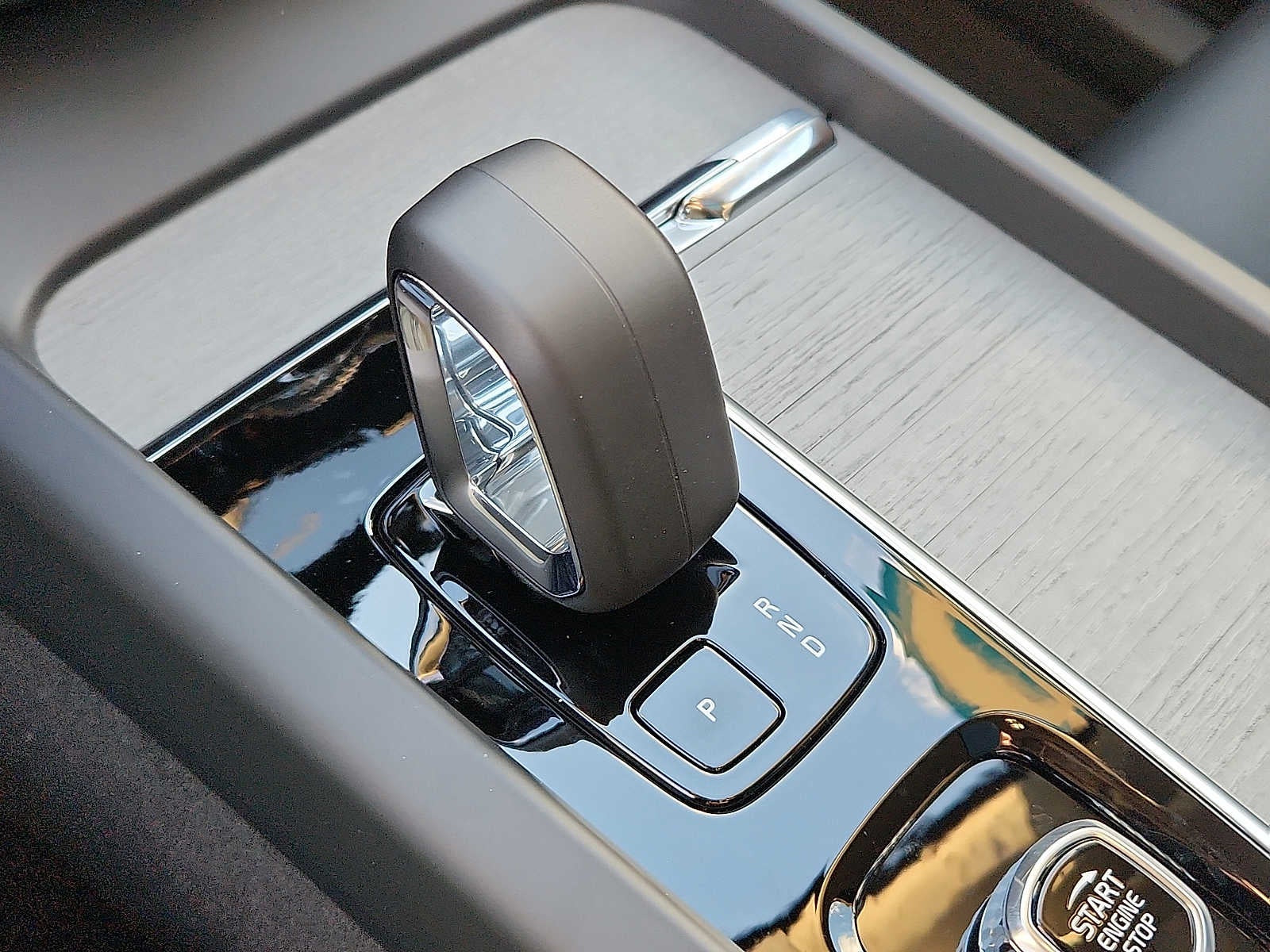 2025 Volvo XC60 Plug-In Hybrid Plus