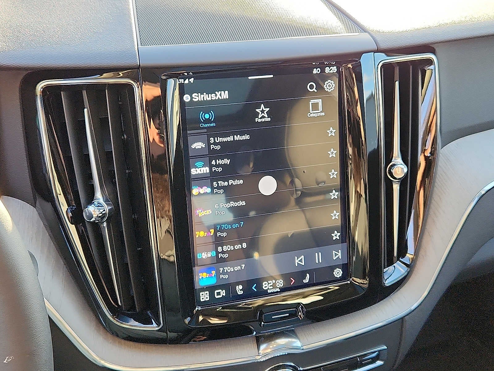 2025 Volvo XC60 Plug-In Hybrid Plus