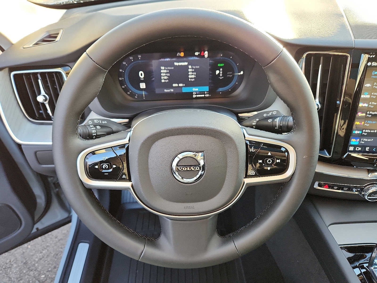 2025 Volvo XC60 Plug-In Hybrid Plus
