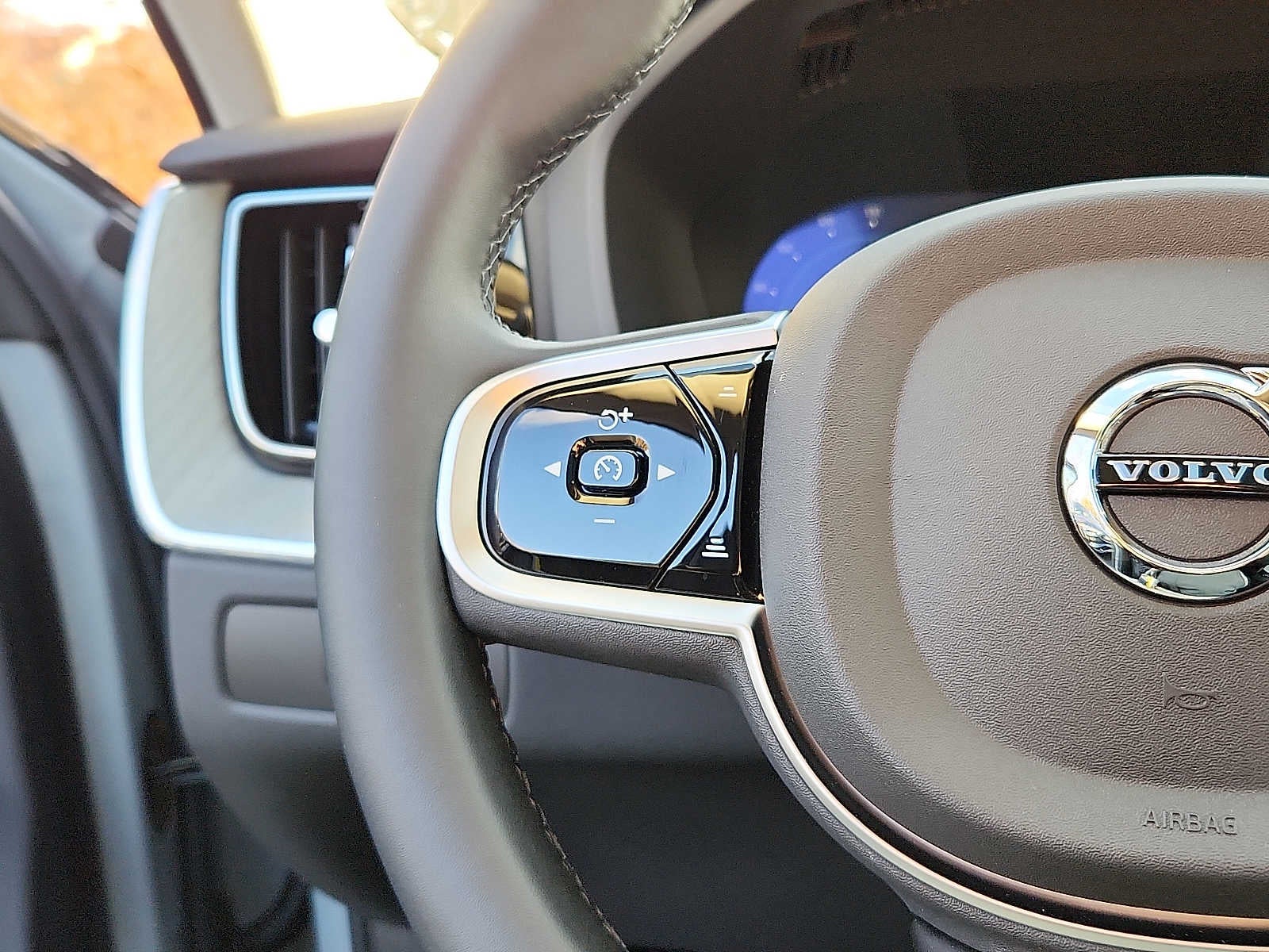 2025 Volvo XC60 Plug-In Hybrid Plus