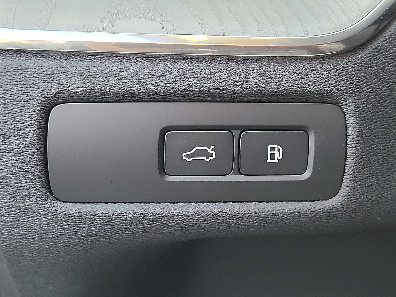 2025 Volvo XC60 Plug-In Hybrid Plus