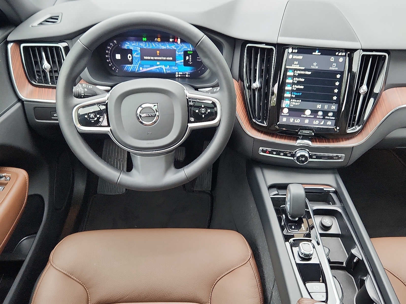 2025 Volvo XC60 Plug-In Hybrid Plus