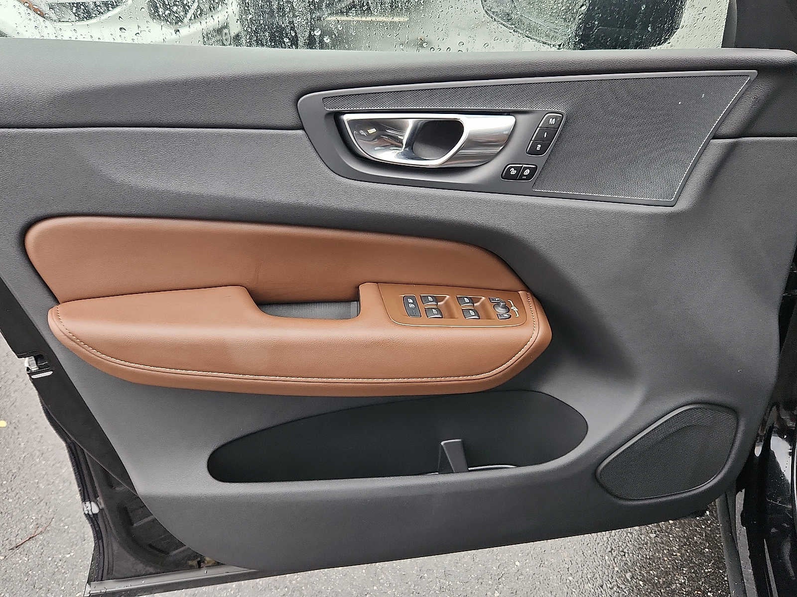 2025 Volvo XC60 Plug-In Hybrid Plus