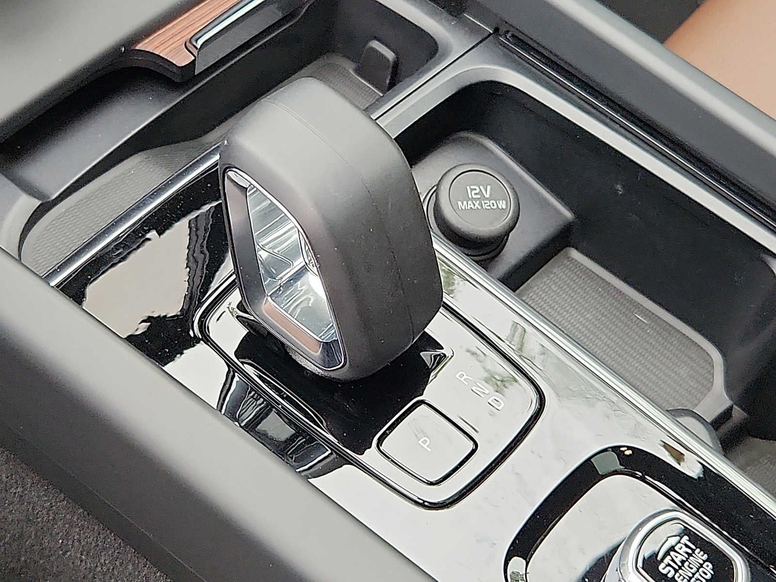 2025 Volvo XC60 Plug-In Hybrid Plus