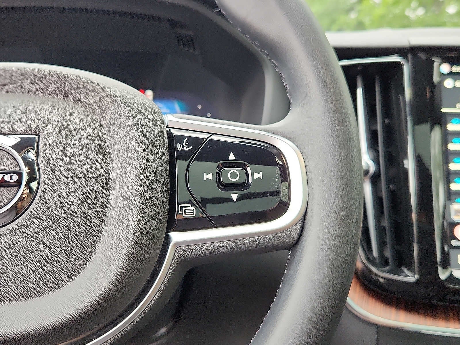 2025 Volvo XC60 Plug-In Hybrid Plus