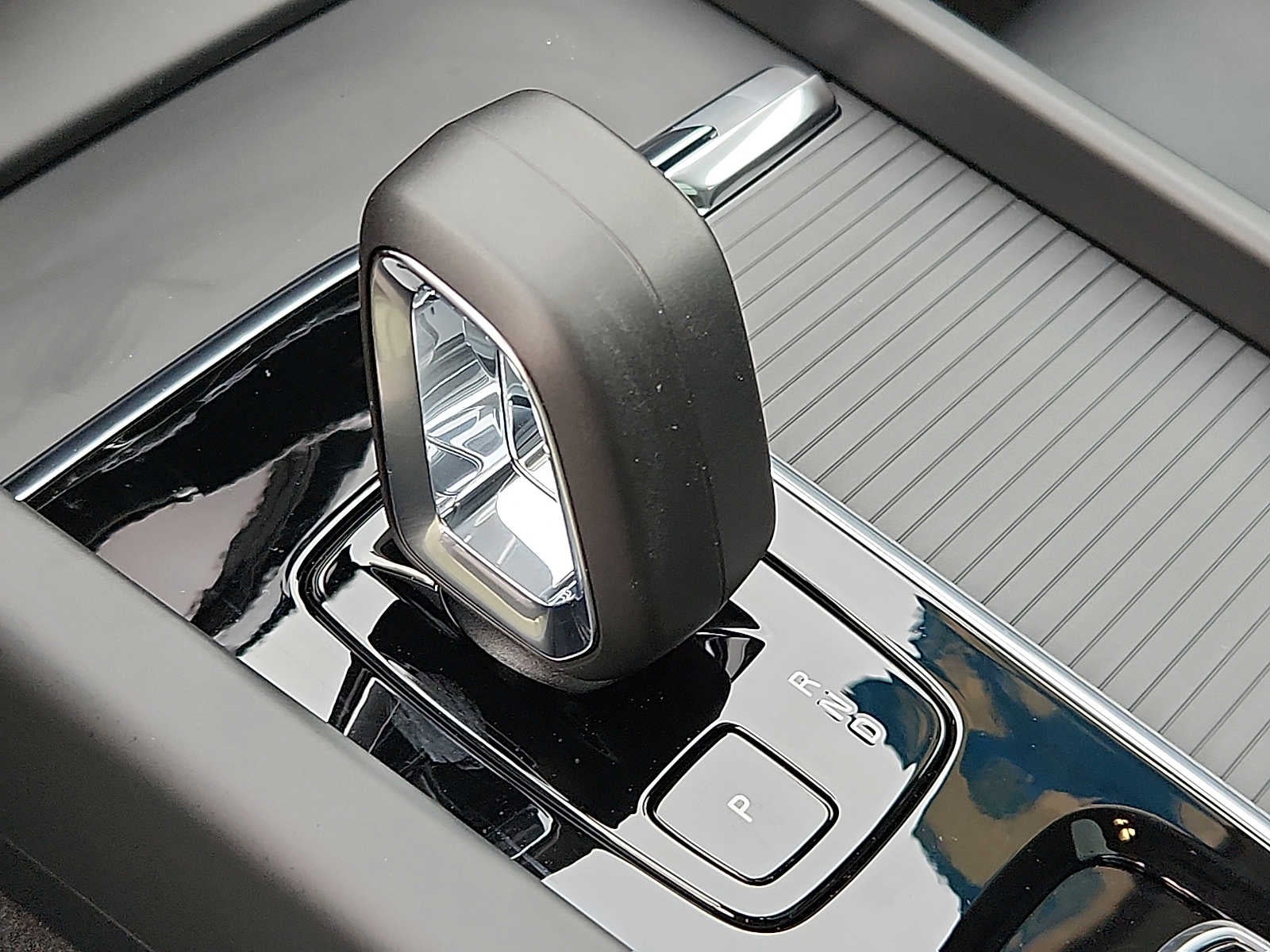 2025 Volvo XC60 Plug-In Hybrid Core