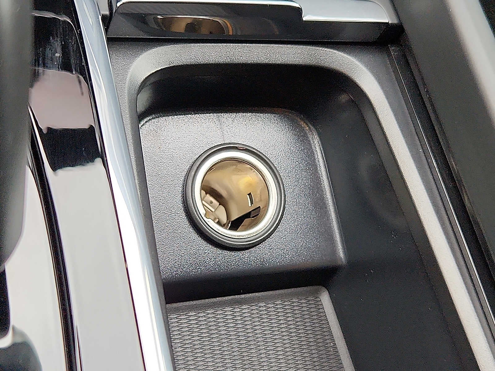 2025 Volvo XC60 Plug-In Hybrid Core