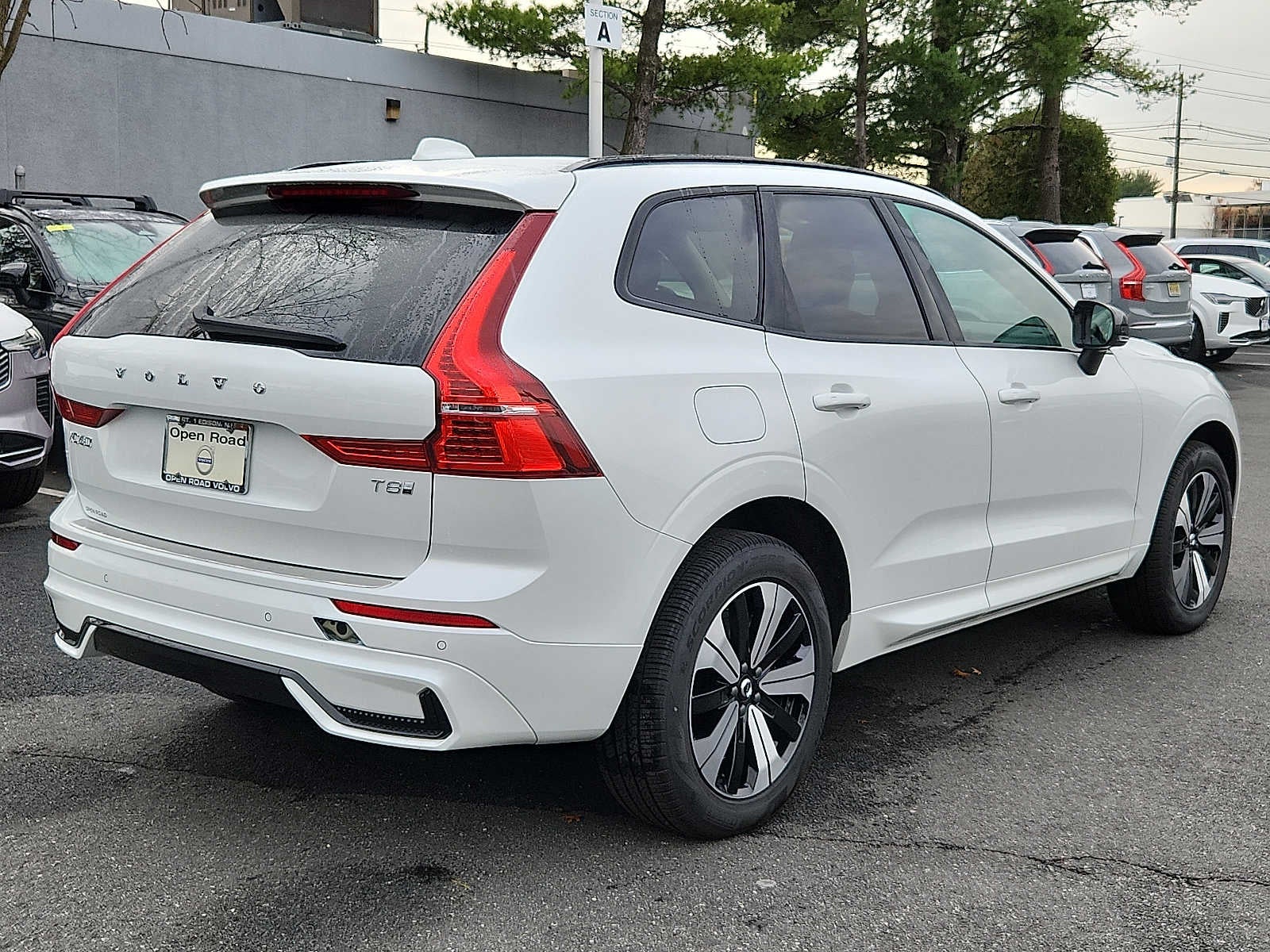 2025 Volvo XC60 Plug-In Hybrid Core