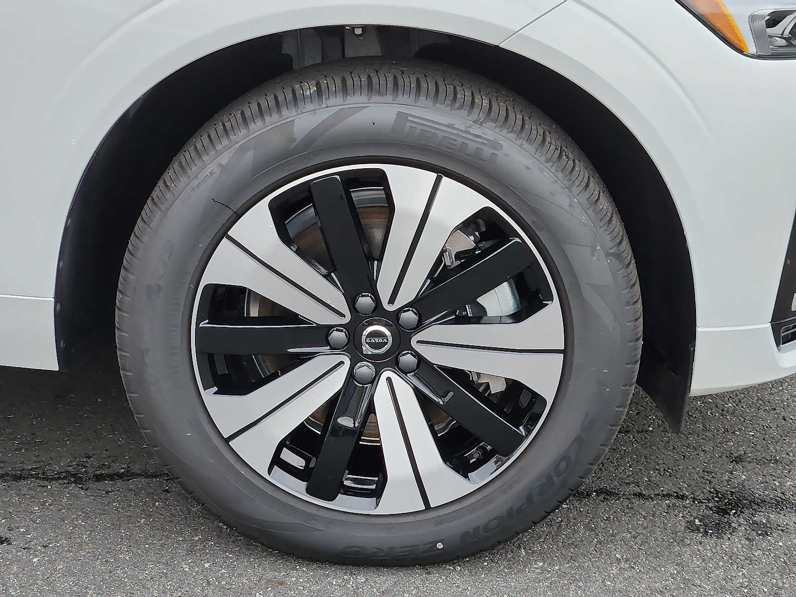 2025 Volvo XC60 Plug-In Hybrid Core