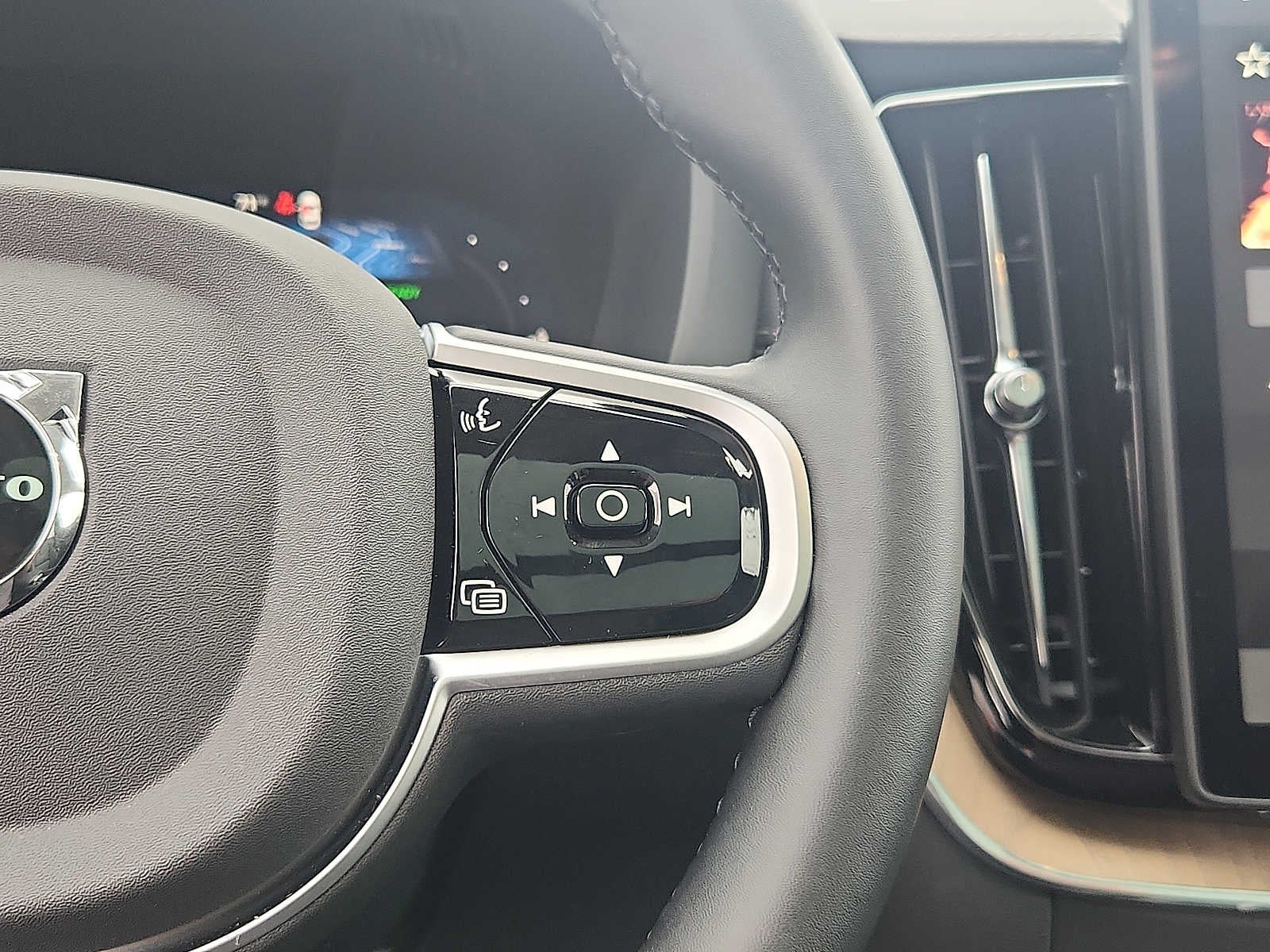 2026 Volvo XC60 Plug-In Hybrid Ultra