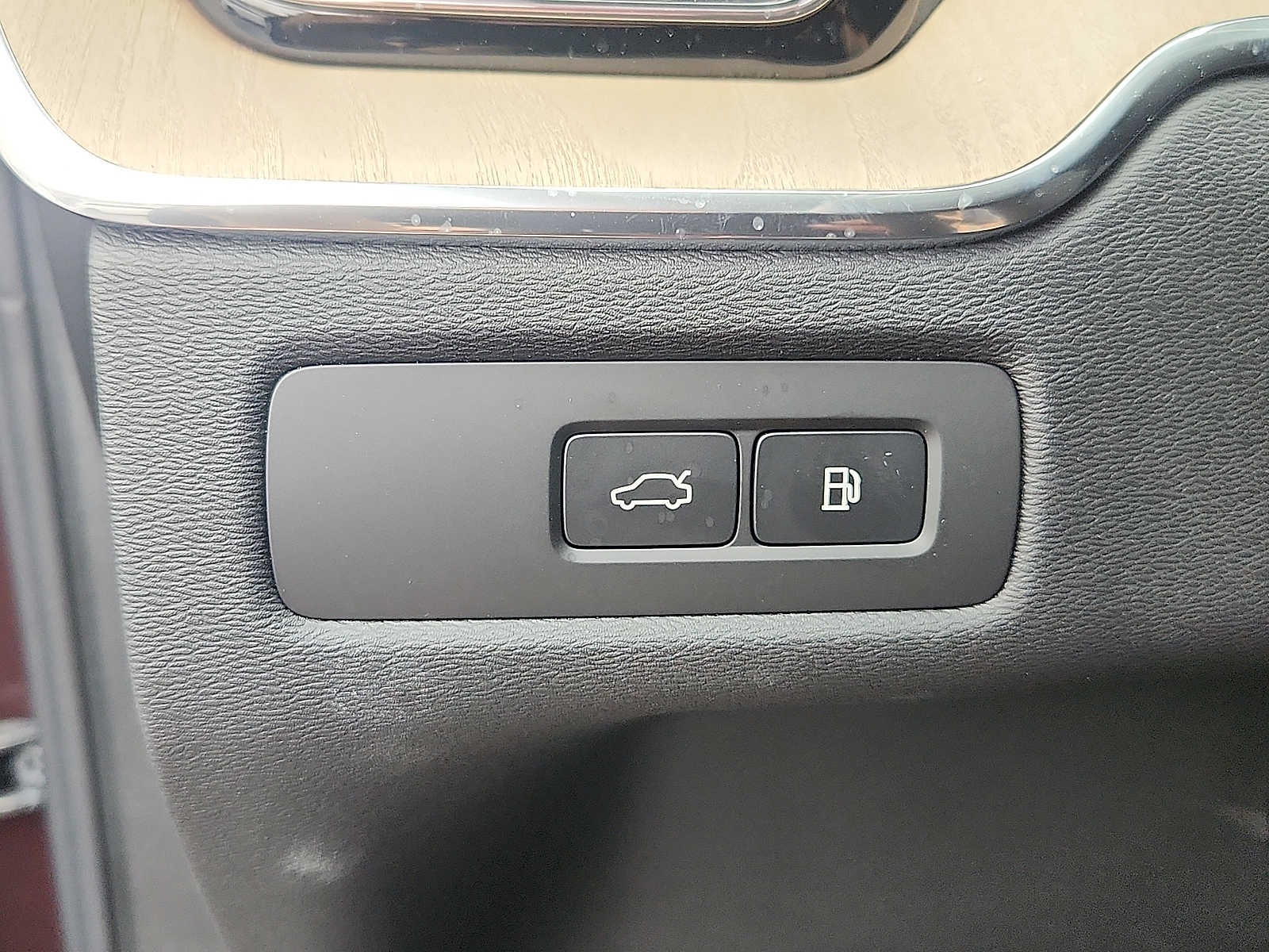 2026 Volvo XC60 Plug-In Hybrid Ultra