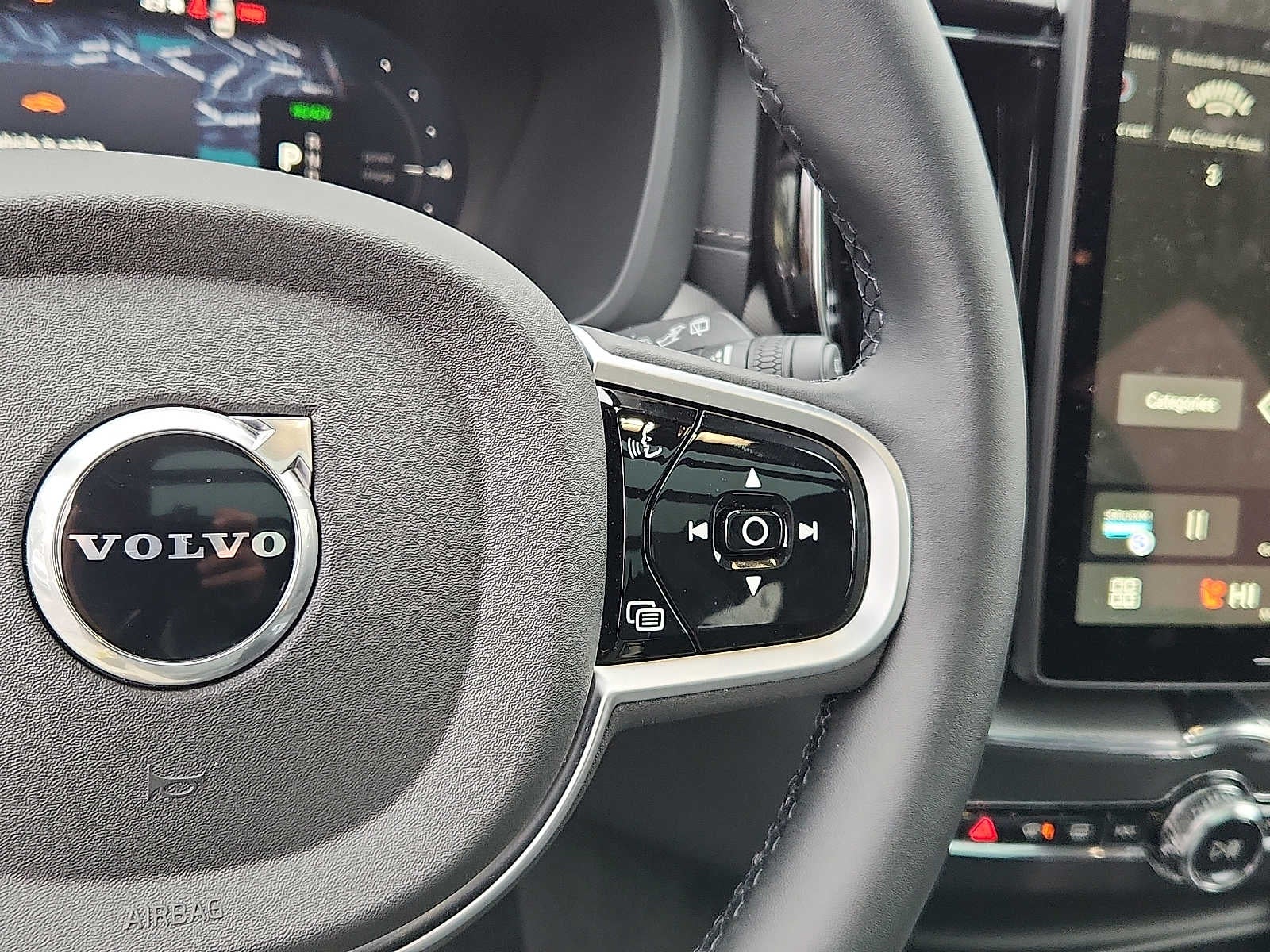 2026 Volvo XC60 Plug-In Hybrid Polestar Engineered