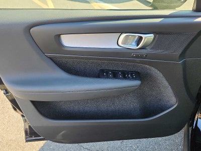 2023 Volvo XC40 Core