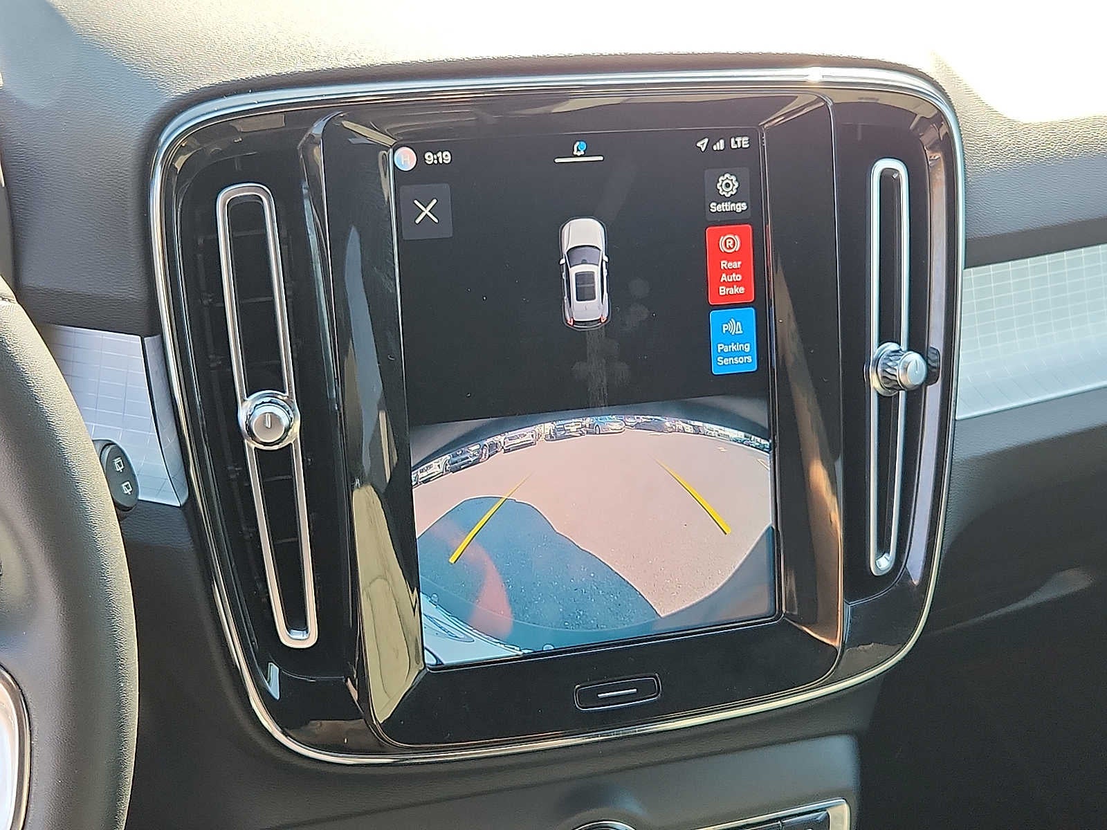 2023 Volvo XC40 Core