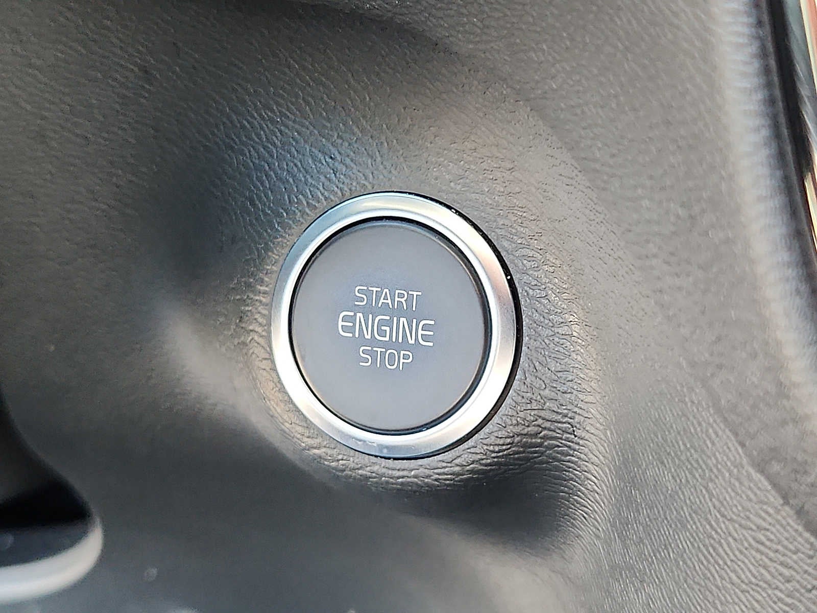 2023 Volvo XC40 Core