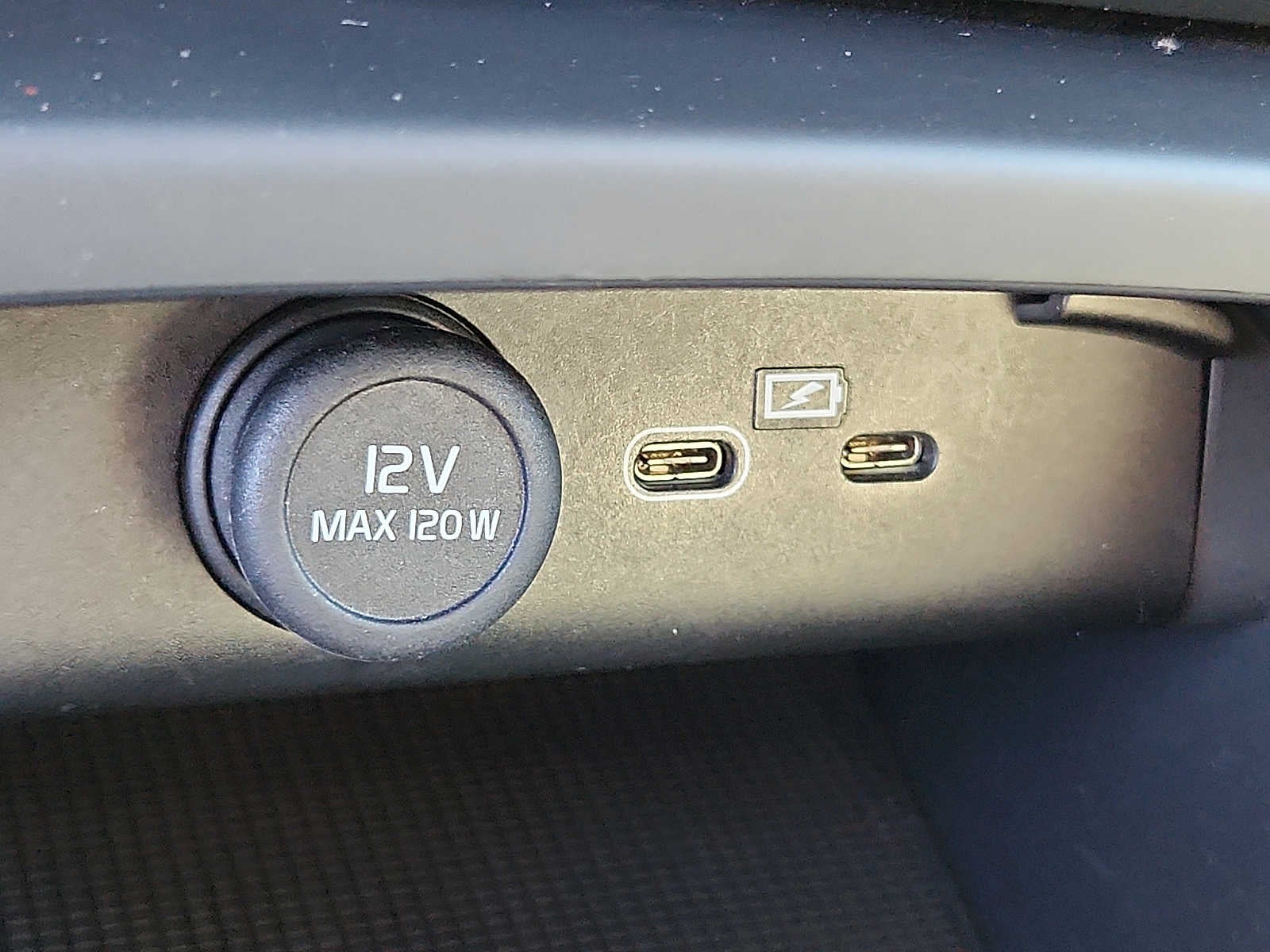 2023 Volvo XC40 Core
