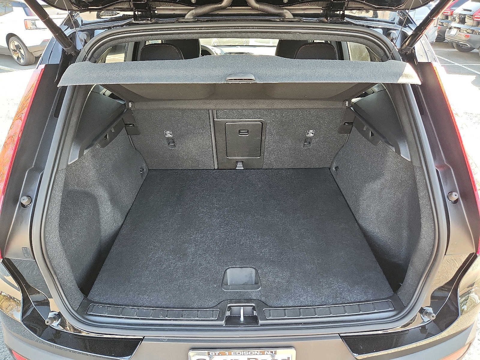 2023 Volvo XC40 Core