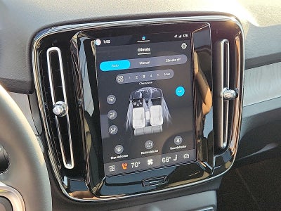 2023 Volvo XC40 Plus Bright Theme