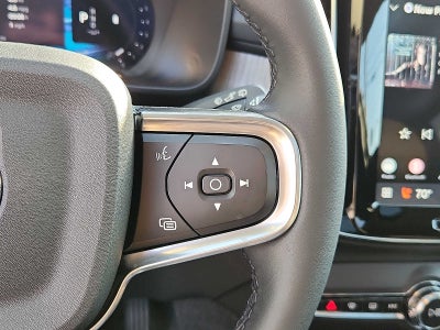 2023 Volvo XC40 Plus Bright Theme