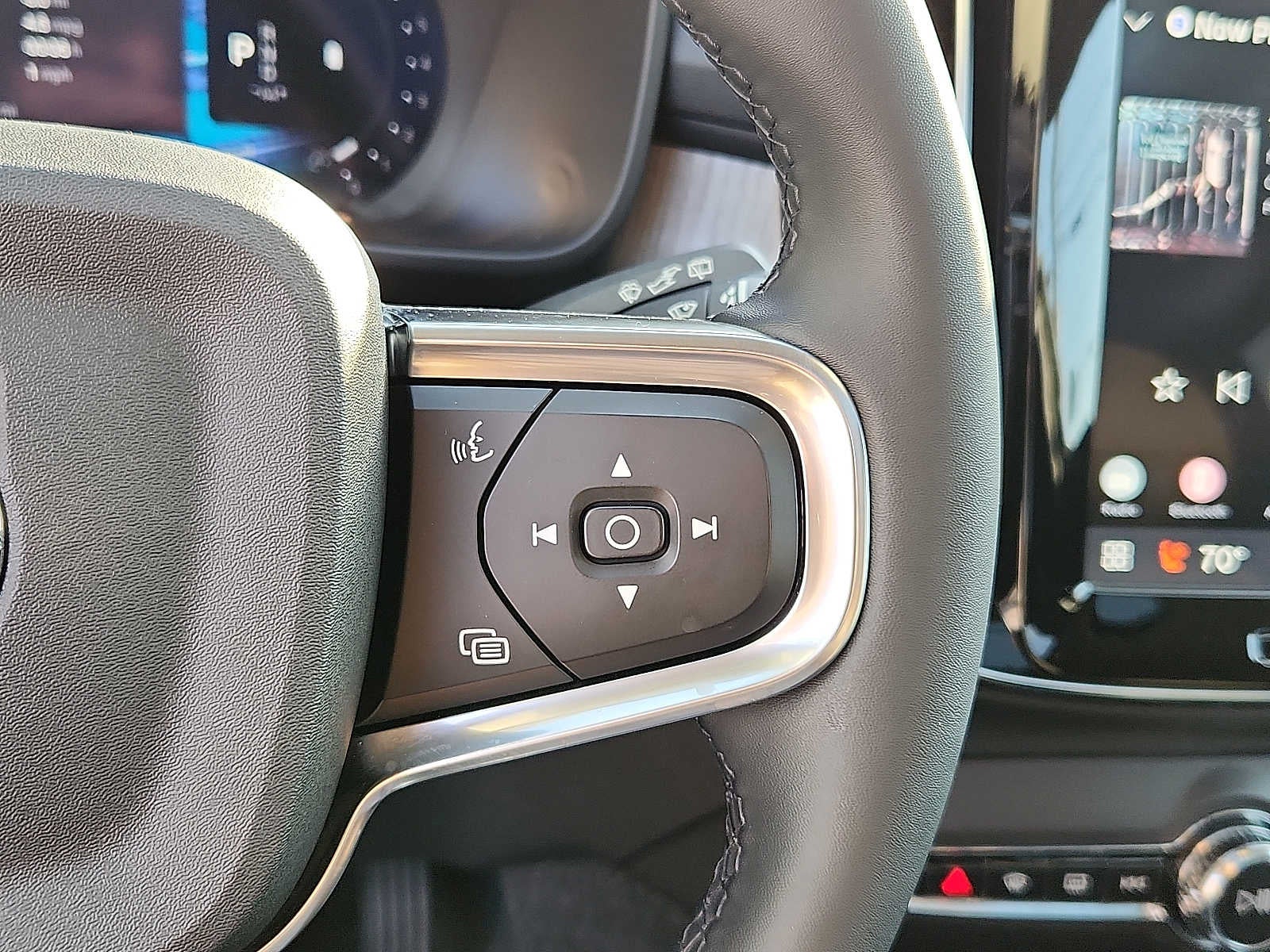 2023 Volvo XC40 Plus Bright Theme