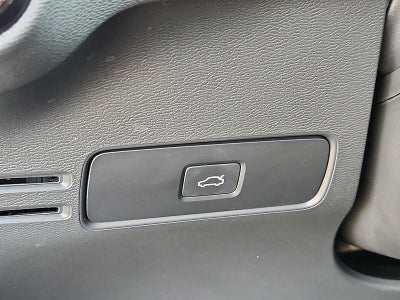 2023 Volvo XC40 Plus Bright Theme