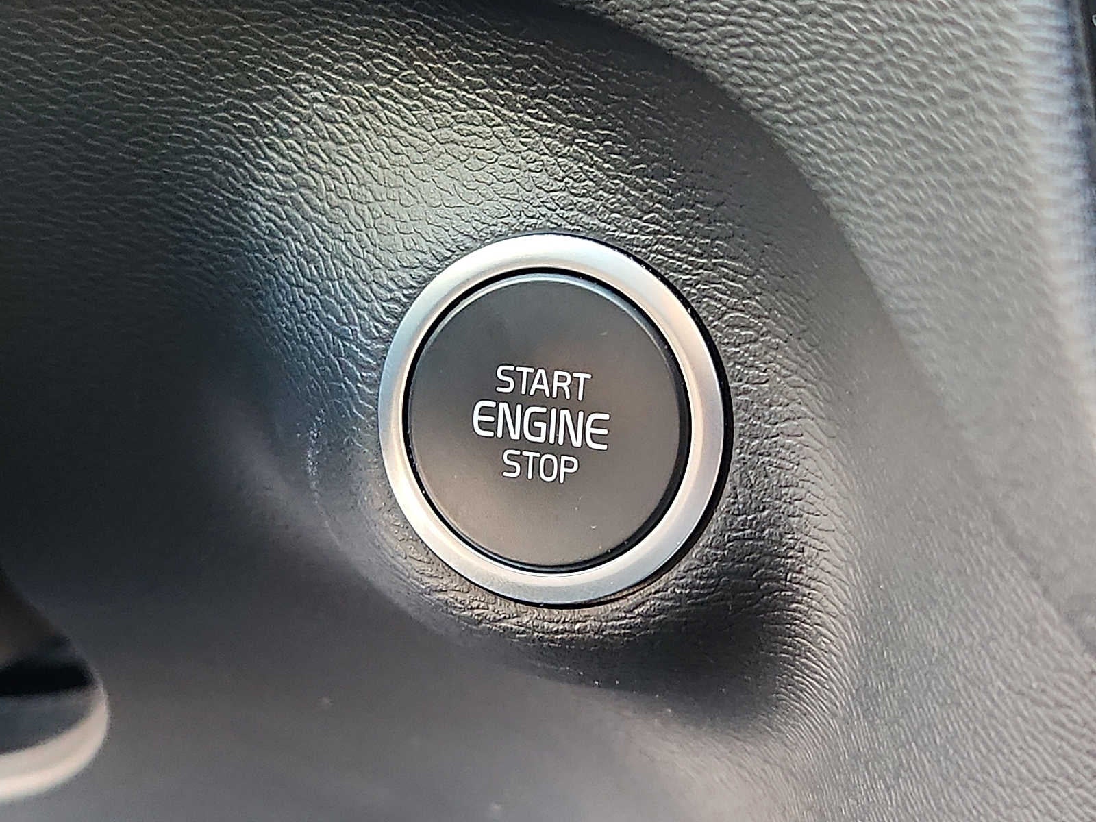 2023 Volvo XC40 Plus Bright Theme