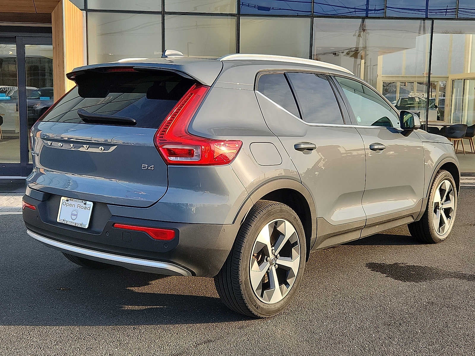 2023 Volvo XC40 Plus Bright Theme
