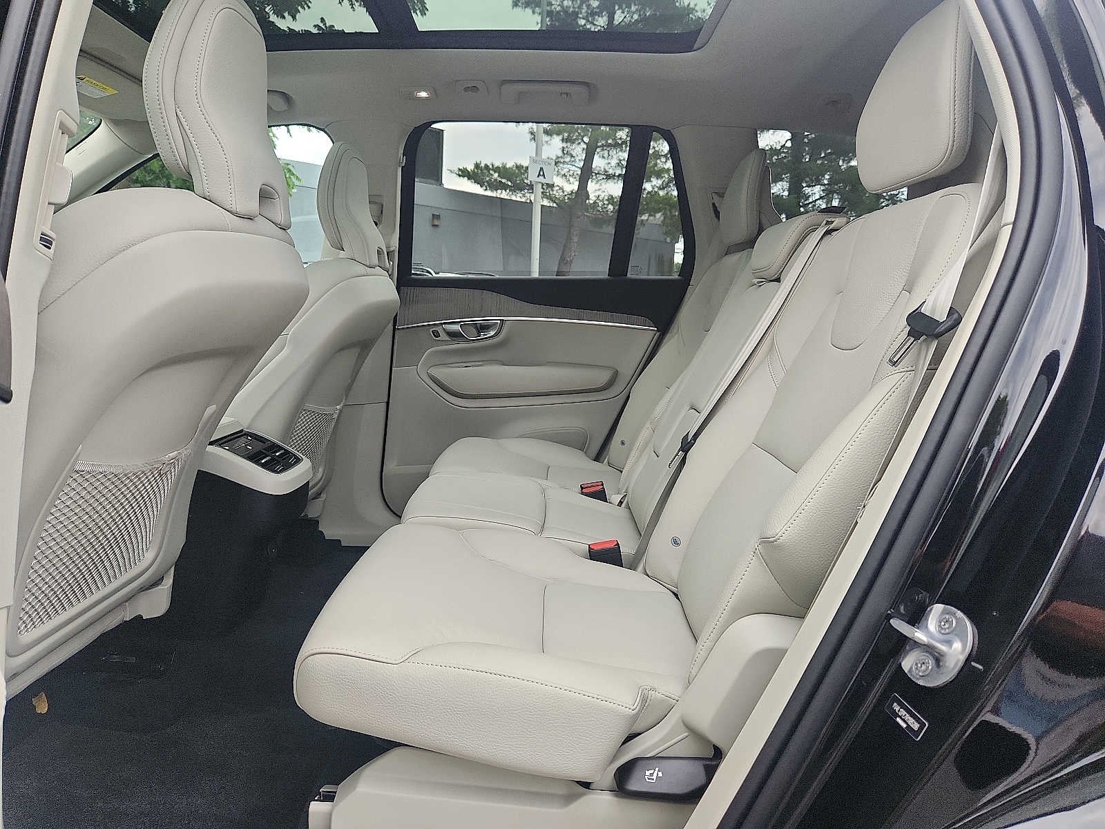 2024 Volvo XC90 Plus Bright Theme