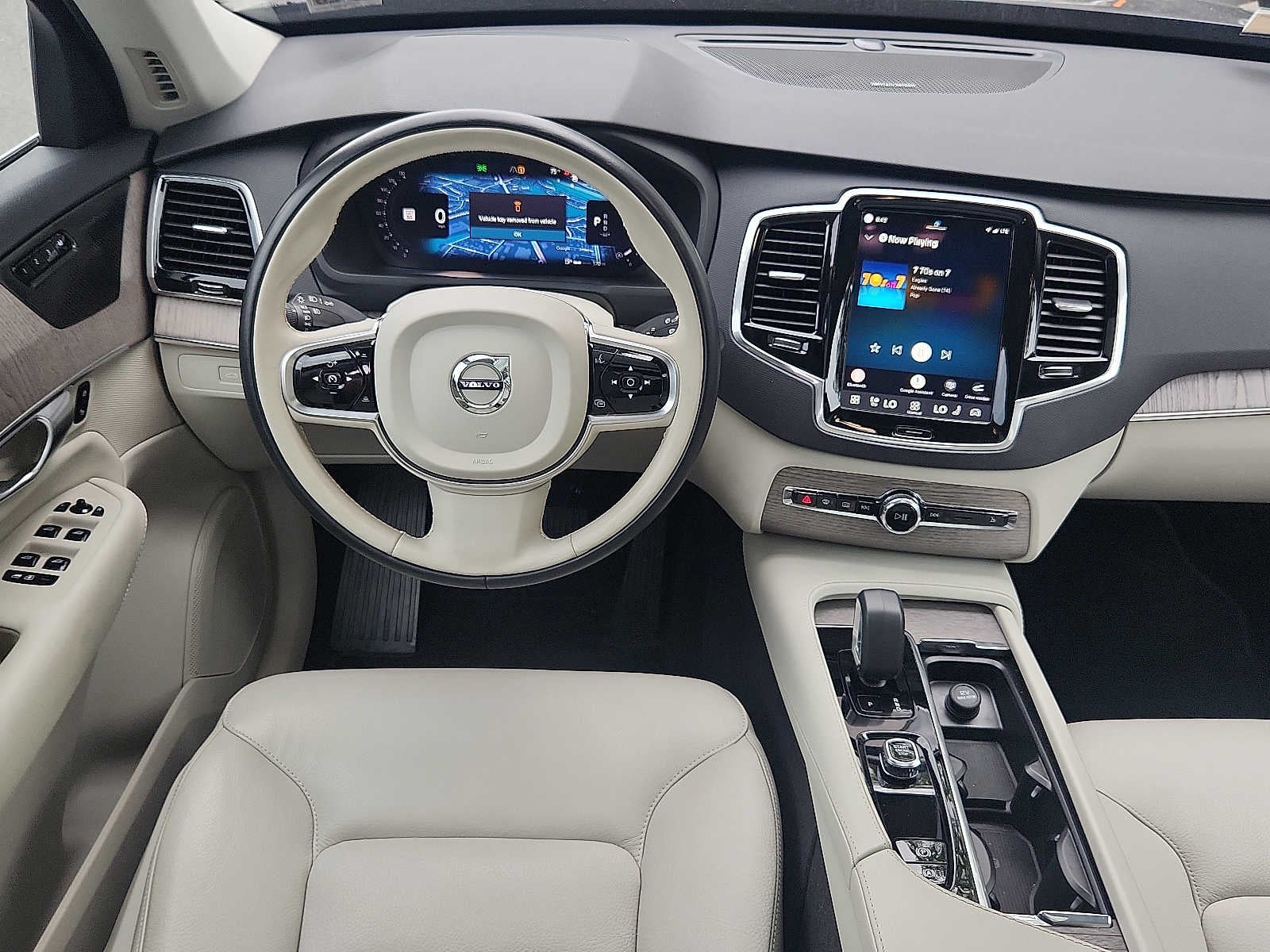 2024 Volvo XC90 Plus Bright Theme
