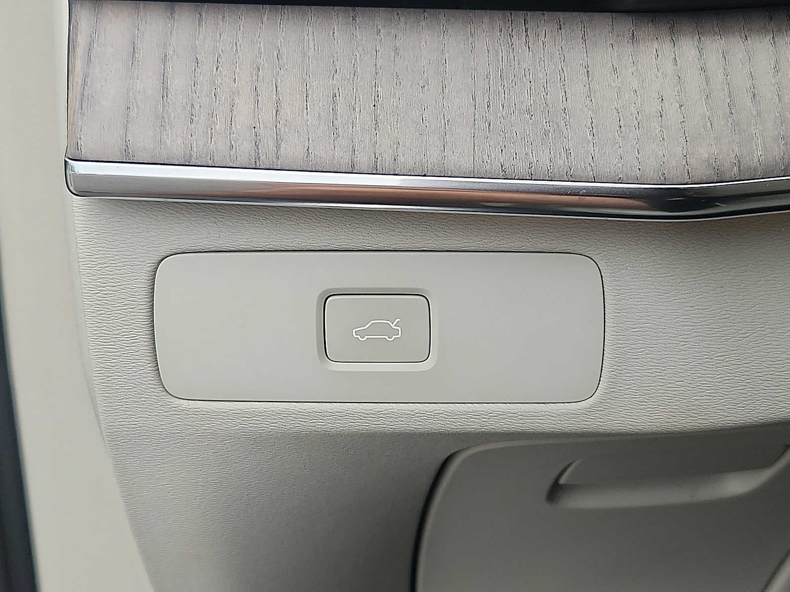 2024 Volvo XC90 Plus Bright Theme