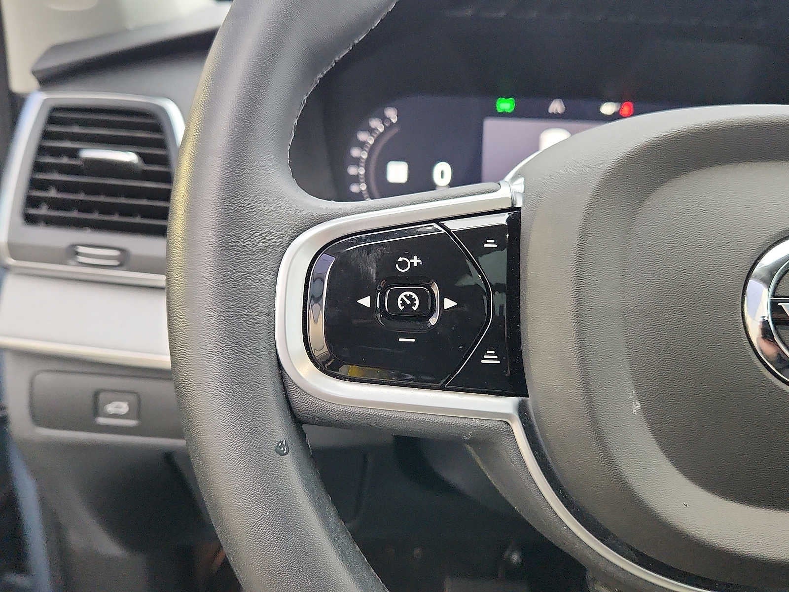 2023 Volvo XC90 Core