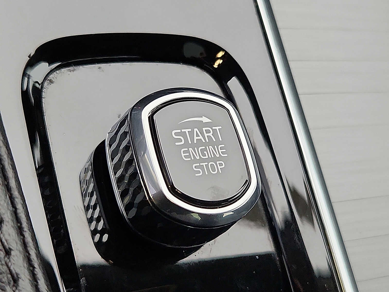 2023 Volvo XC90 Core